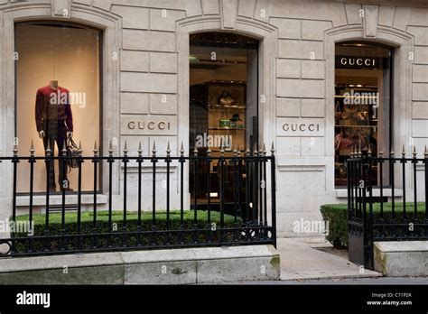 gucci avenue montaigne|gucci paris.